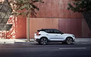 ���� ���������� Volvo XC40 T5 R-Design - 2017