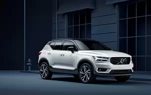 ���� ���������� Volvo XC40 T5 R-Design - 2017