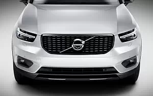 ���� ���������� Volvo XC40 T5 R-Design - 2017