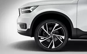 ���� ���������� Volvo XC40 T5 R-Design - 2017