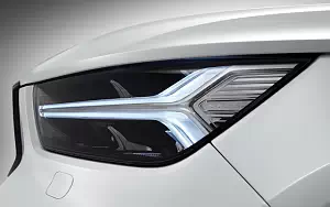 ���� ���������� Volvo XC40 T5 R-Design - 2017