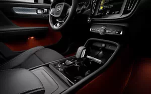 ���� ���������� Volvo XC40 T5 R-Design - 2017
