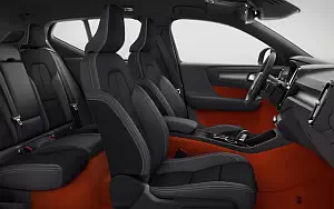 ���� ���������� Volvo XC40 T5 R-Design - 2017
