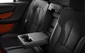 ���� ���������� Volvo XC40 T5 R-Design - 2017