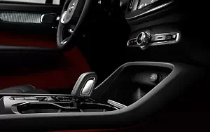 ���� ���������� Volvo XC40 T5 R-Design - 2017