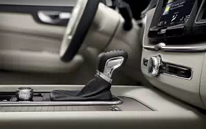 ���� ���������� Volvo XC60 T6 Inscription - 2017