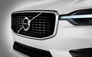 ���� ���������� Volvo XC60 T8 R-Design - 2017