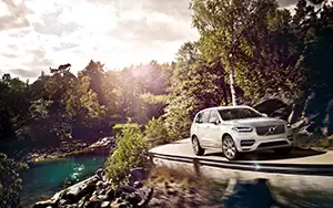 ���� ���������� Volvo XC90 T8 - 2015