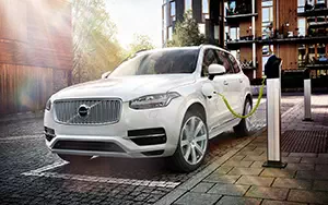 ���� ���������� Volvo XC90 T8 - 2015