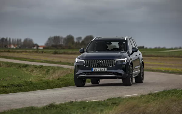���� ���������� Volvo XC90 B5 AWD - 2024