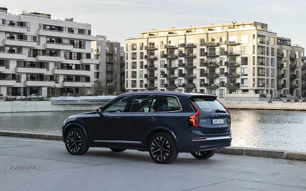 ���� ���������� Volvo XC90 B5 AWD - 2024