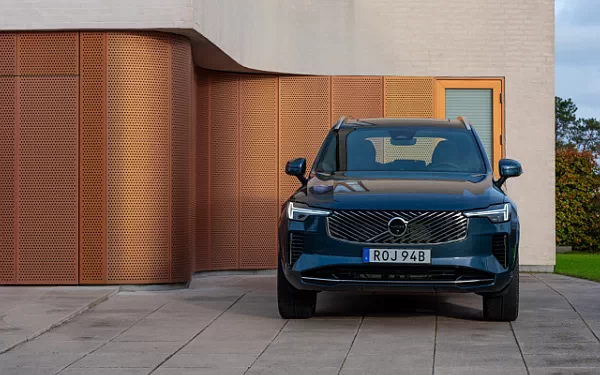 ���� ���������� Volvo XC90 B5 AWD - 2024