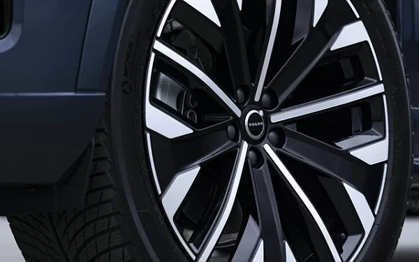 ���� ���������� Volvo XC90 B5 AWD - 2024