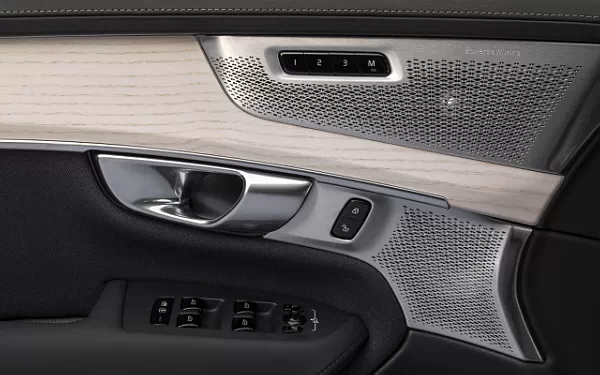 ���� ���������� Volvo XC90 B5 AWD - 2024